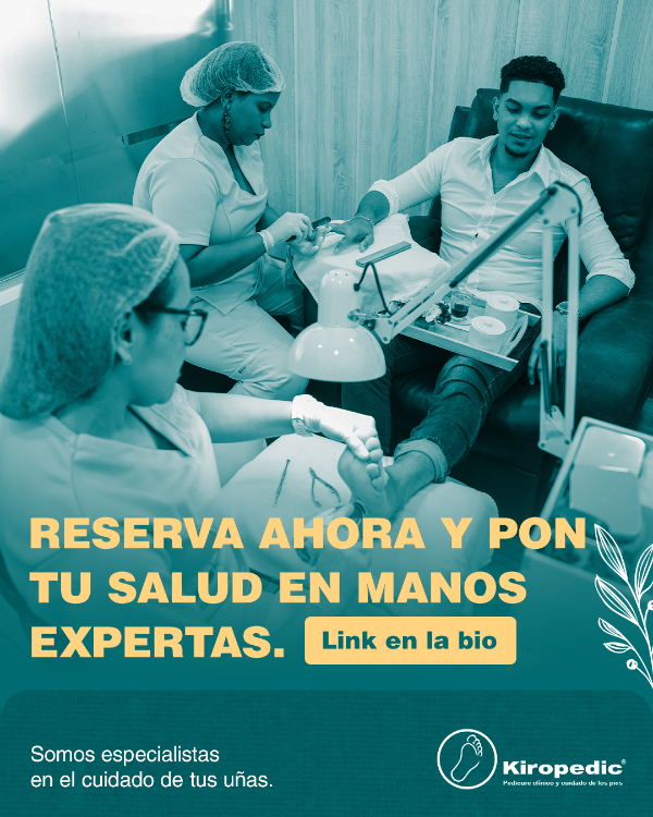 Equipo de Kiropedic atendiendo manos y pies de un cliente